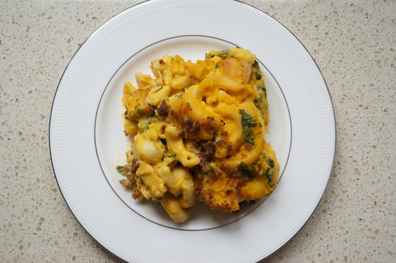 The butternut squash gives the mac n' cheese such a vibrant and natural colour-- none  of that artificial orange colour that is found in most cheddar cheese